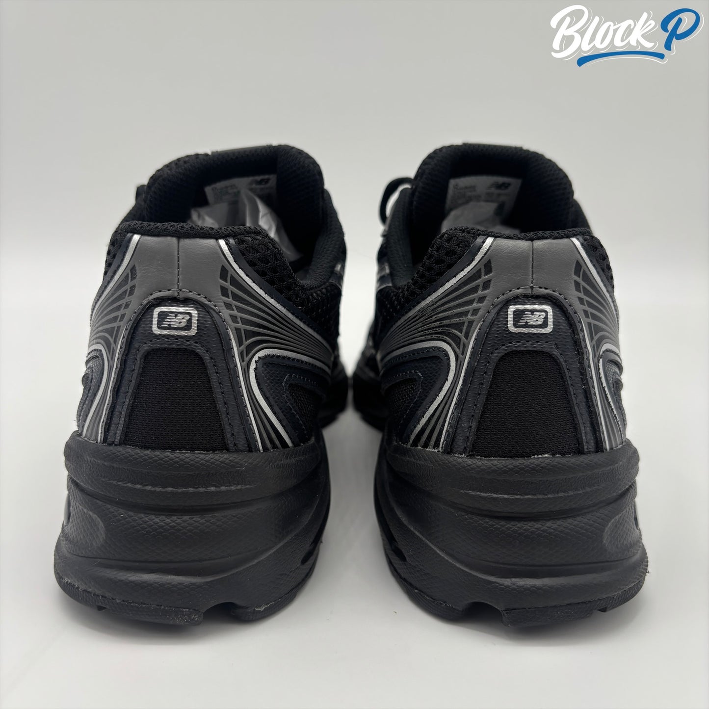 New Balance 740 Black