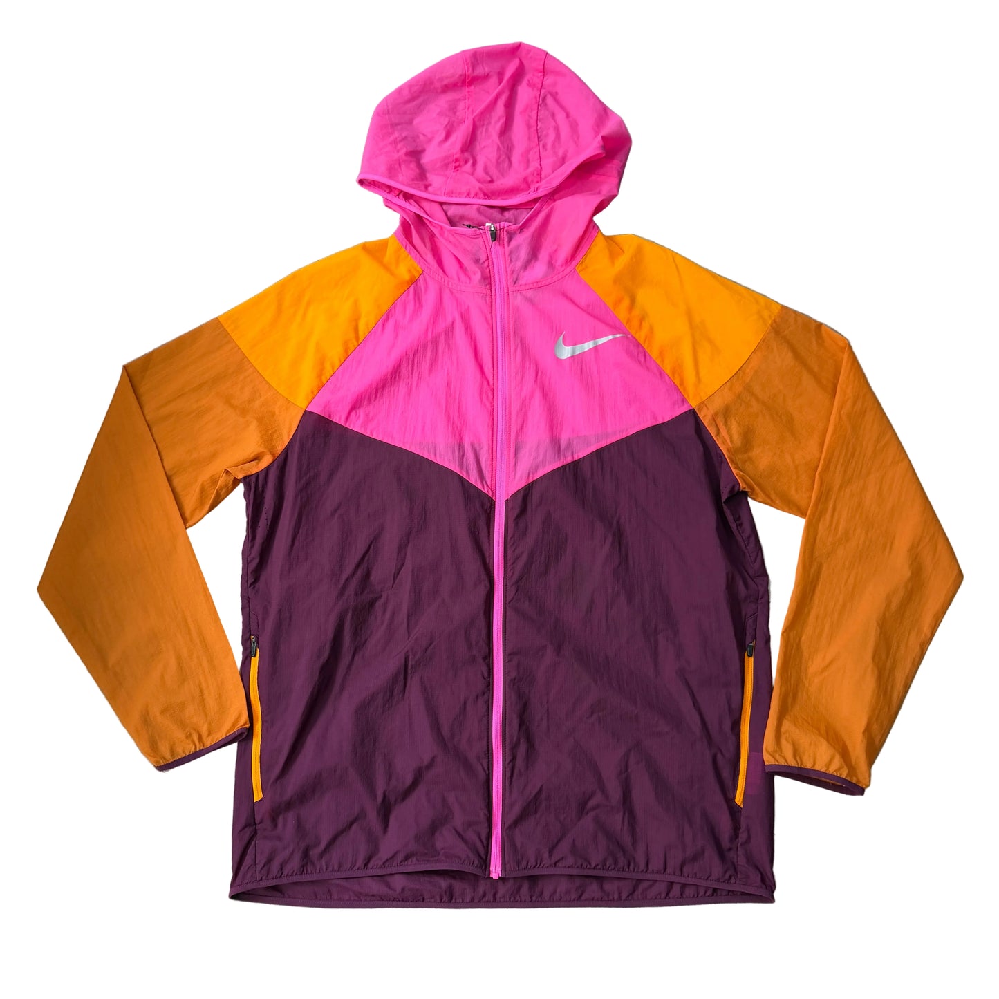 Chaqueta Nike naranja con hombros repelente