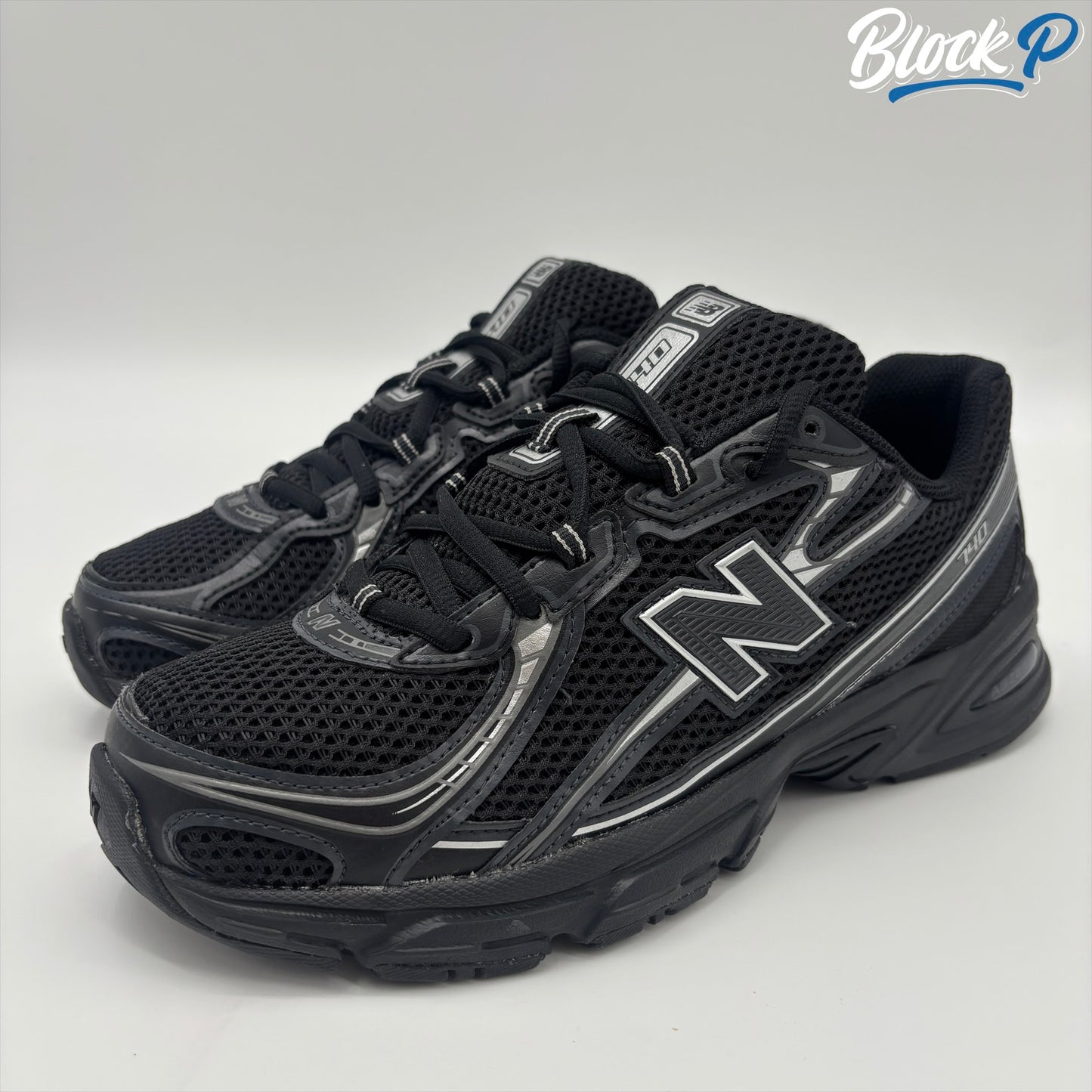 New Balance 740 Black