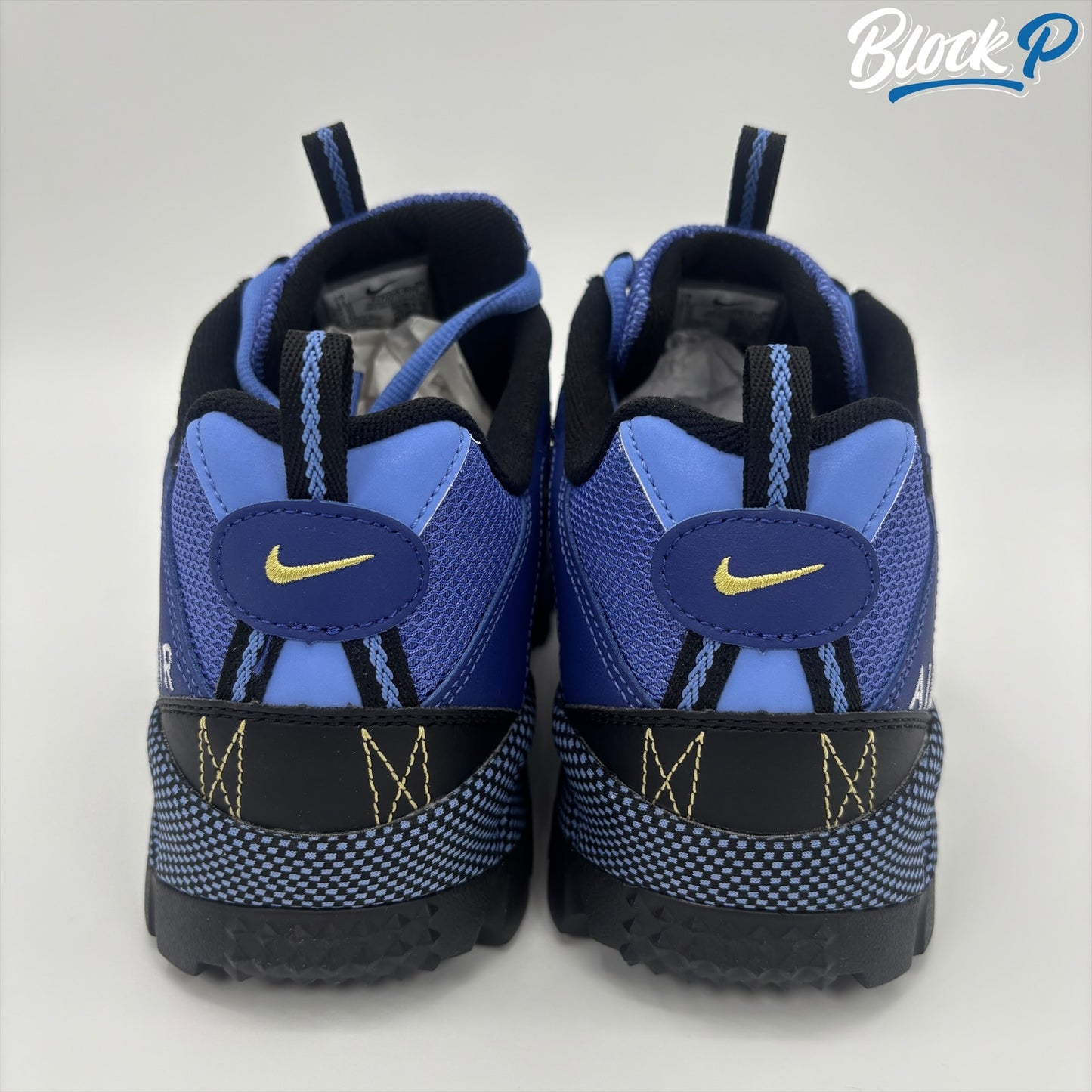 Nike Air Humara QS