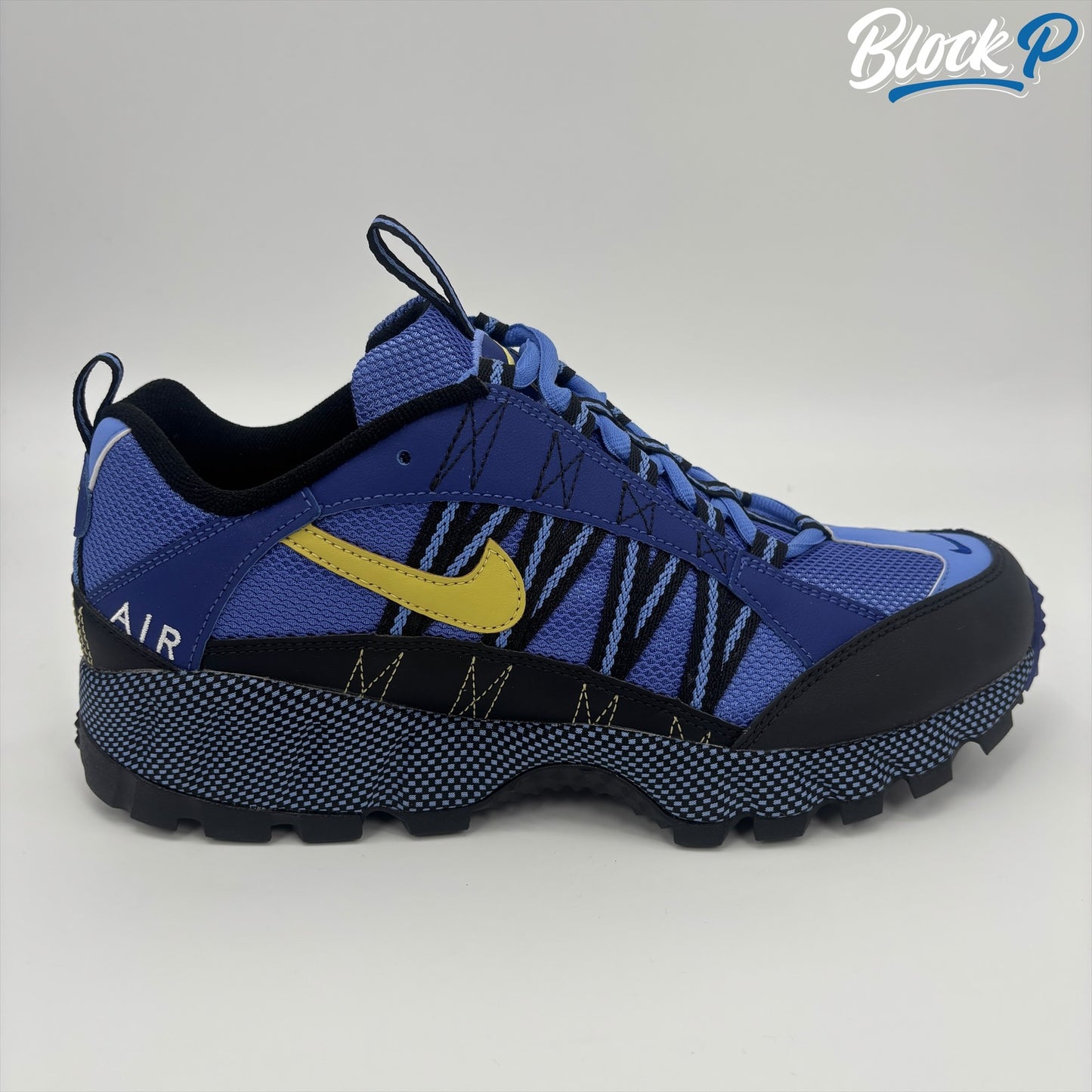 Nike Air Humara QS