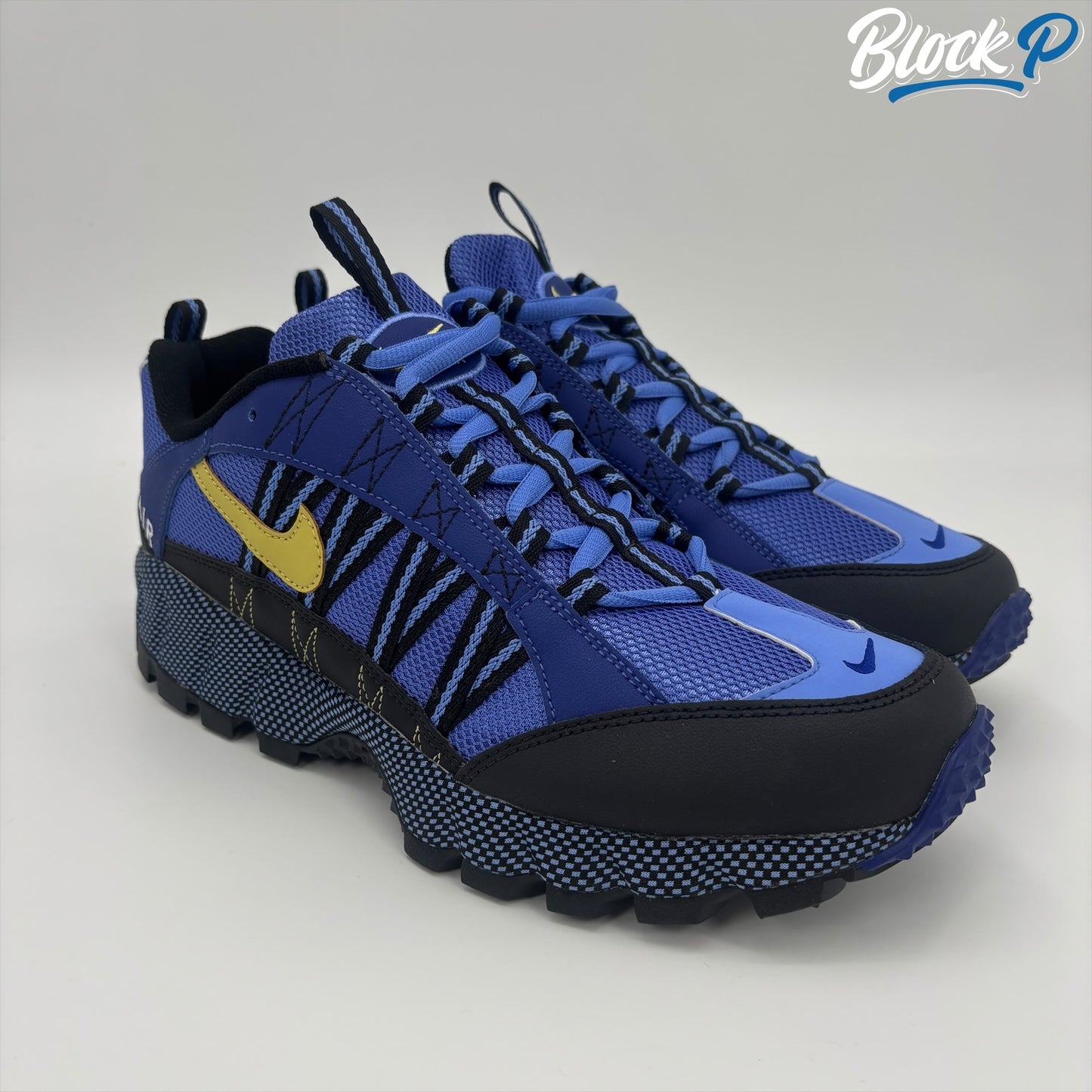 Nike Air Humara QS