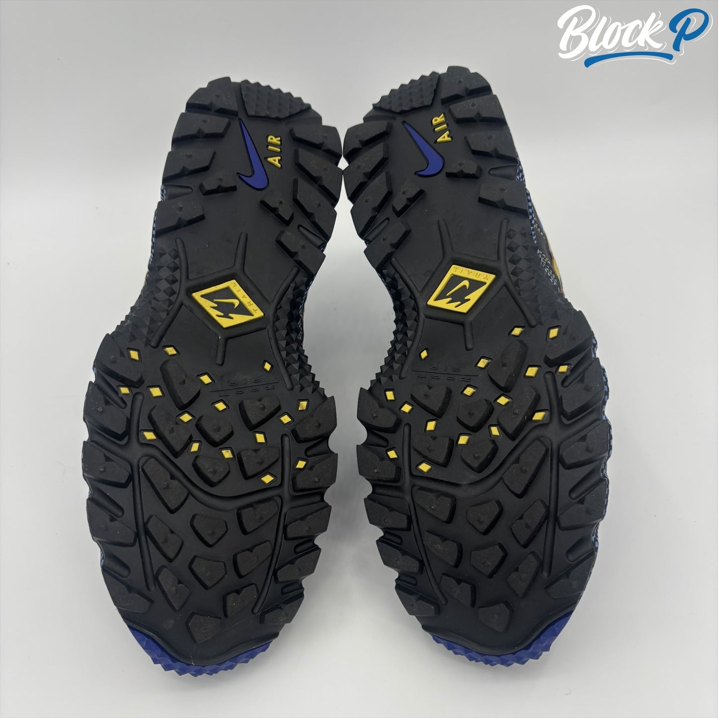Nike Air Humara QS