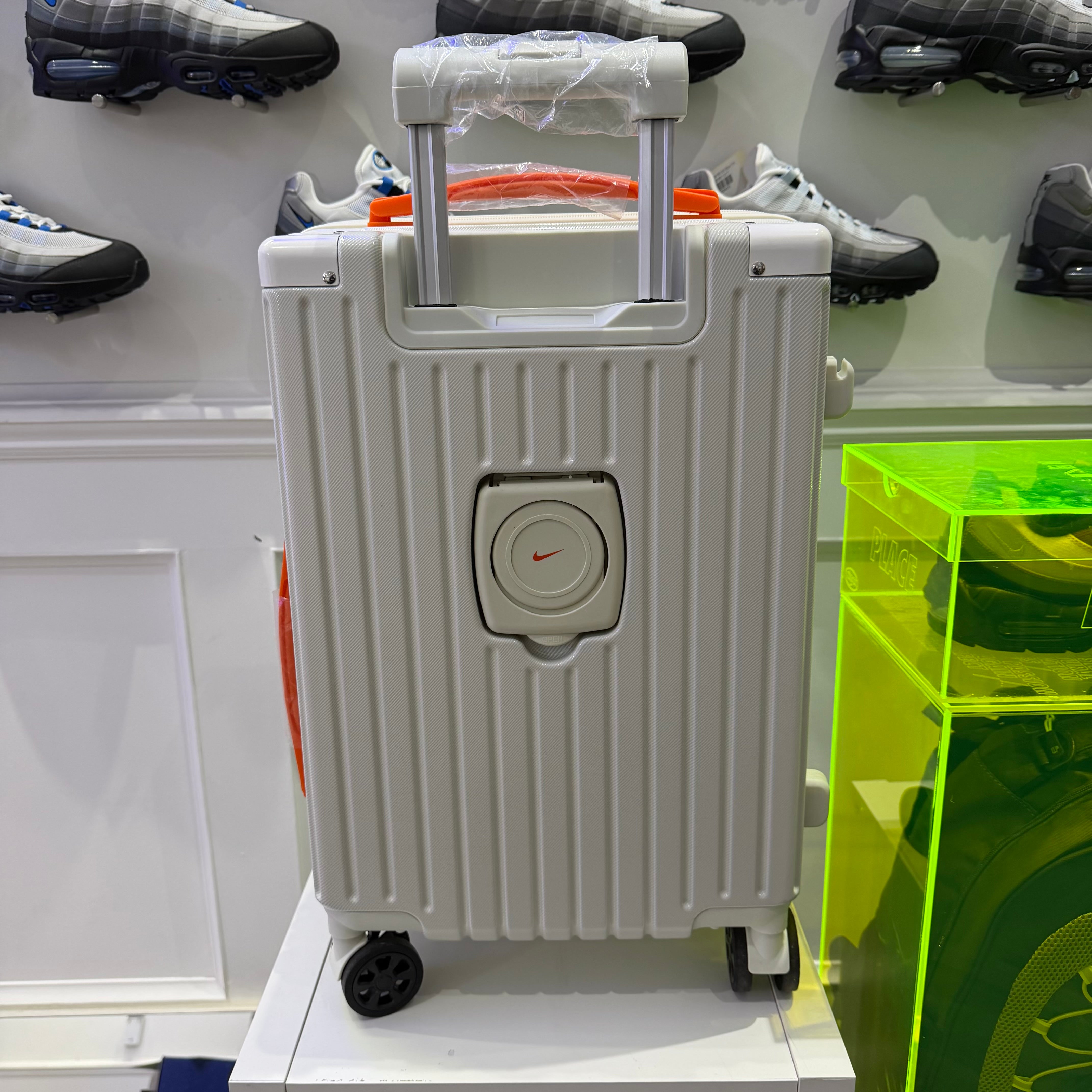 Nike Asia Exclusive Suitcase | Block P