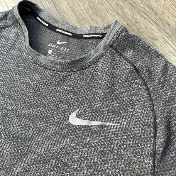 Nike Tech-Knit Grey Gradient